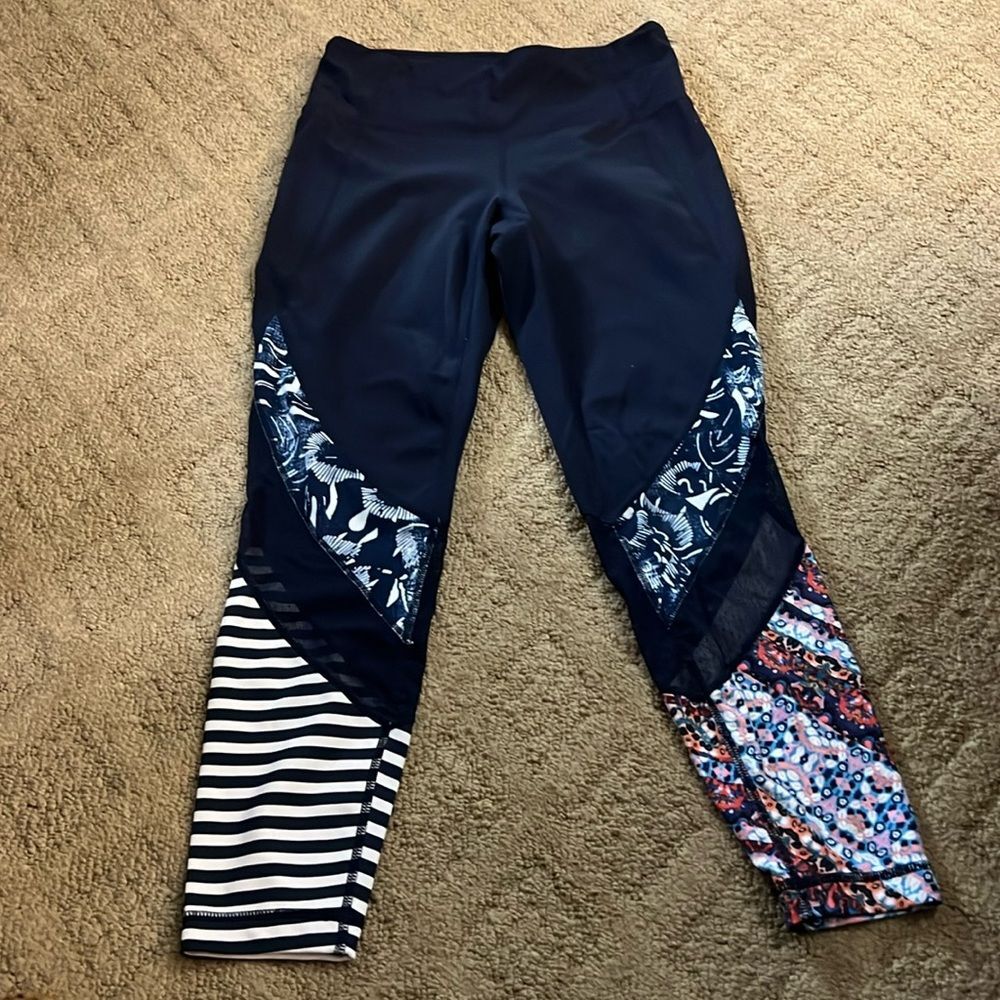 Athleta Mix Print 7/8 Leggings – Size Small